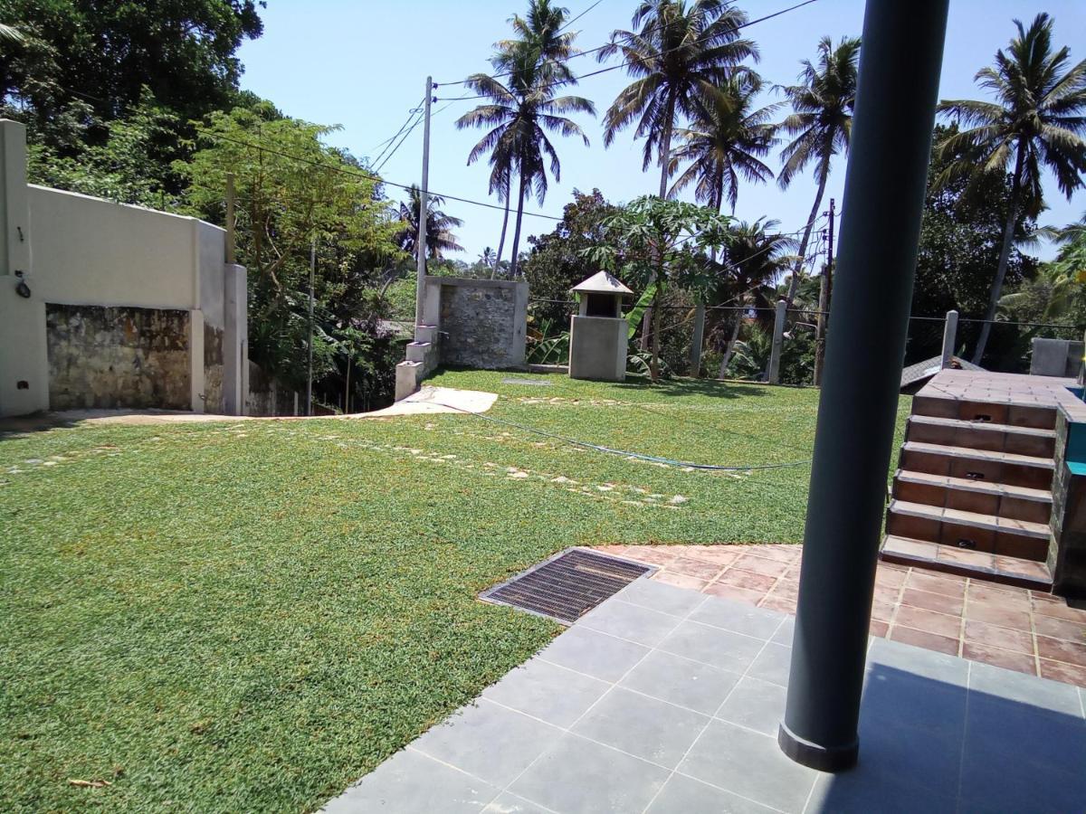The Moose Weligama Bed and Breakfast Buitenkant foto